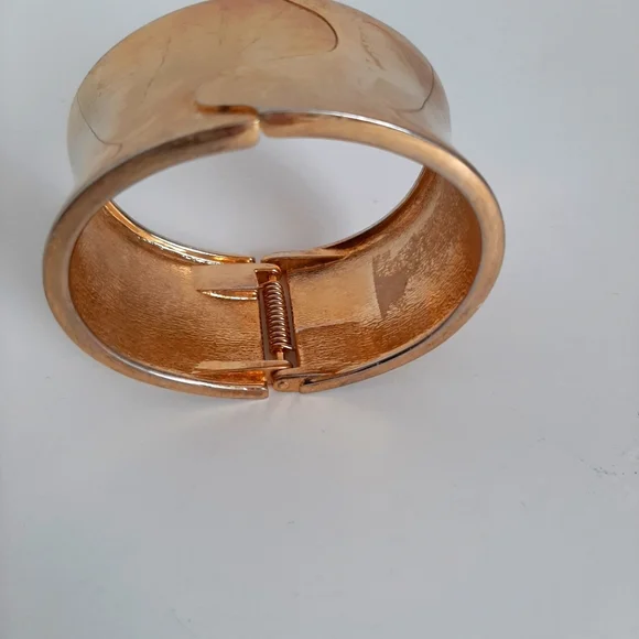 Gold Cuff Bangle - Picture 4 of 6